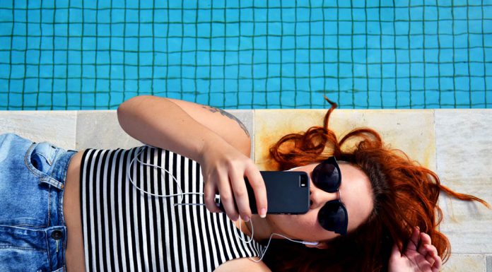 Tiếp viên hàng không Mỹ phát ban, khó thở vì diện đồng phục