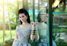 Phan Thị Mơ diện đầm dạ hội gợi cảm