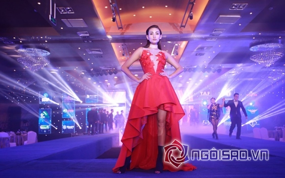Á hậu Hoàng Yến thể hiện đẳng cấp vừa chơi DJ vừa trình diễn thời trang tại Vip Party Fitness Model